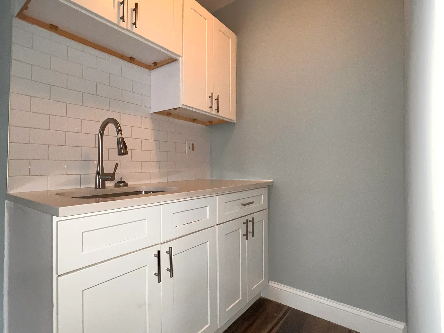 2 bed, 900 sqft, $2,300 — Photo 2