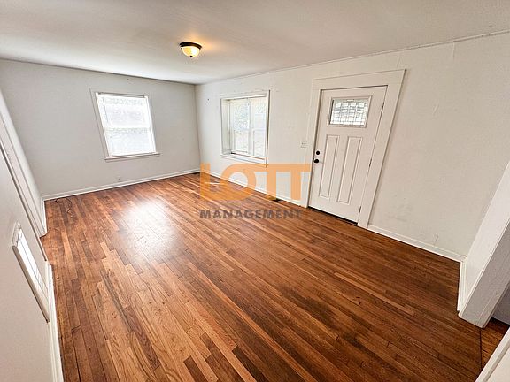 5th image of 110 Irene Cir