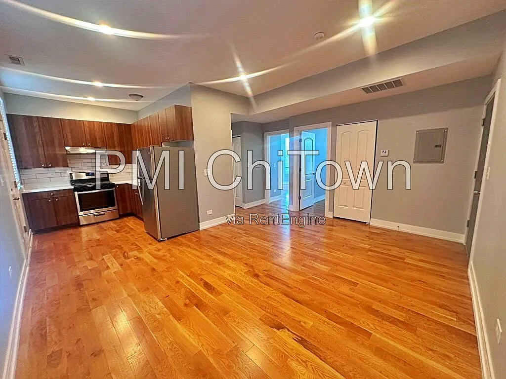 2 bed, 1.0 bath, $1,650 — Photo 2