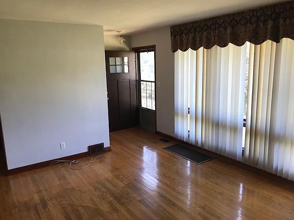 3rd image of 316 Pikes Branch Dr