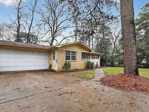 3rd image of 945 Valencia St