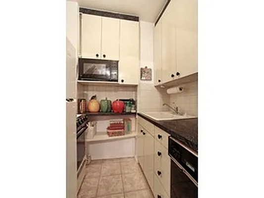 Sold by Corcoran | media 14