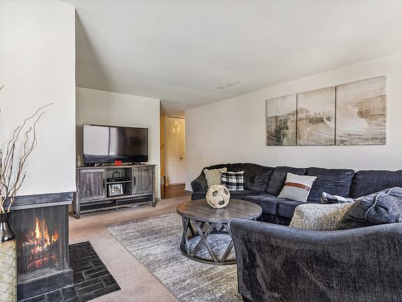 3rd image of 600 Bayside Dr Unit 6