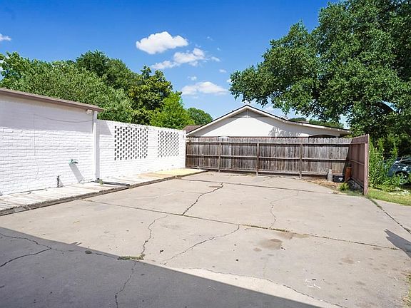 2nd image of 7914 Braes Meadow Dr