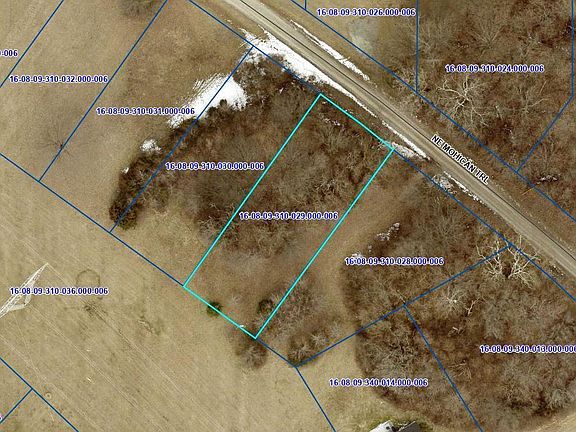 2nd image of 1430 NE Mohican Trl