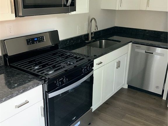 3rd image of 29 Rock Garden Ln