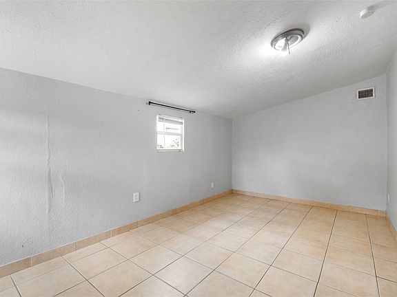 5th image of 725 40th St #1
