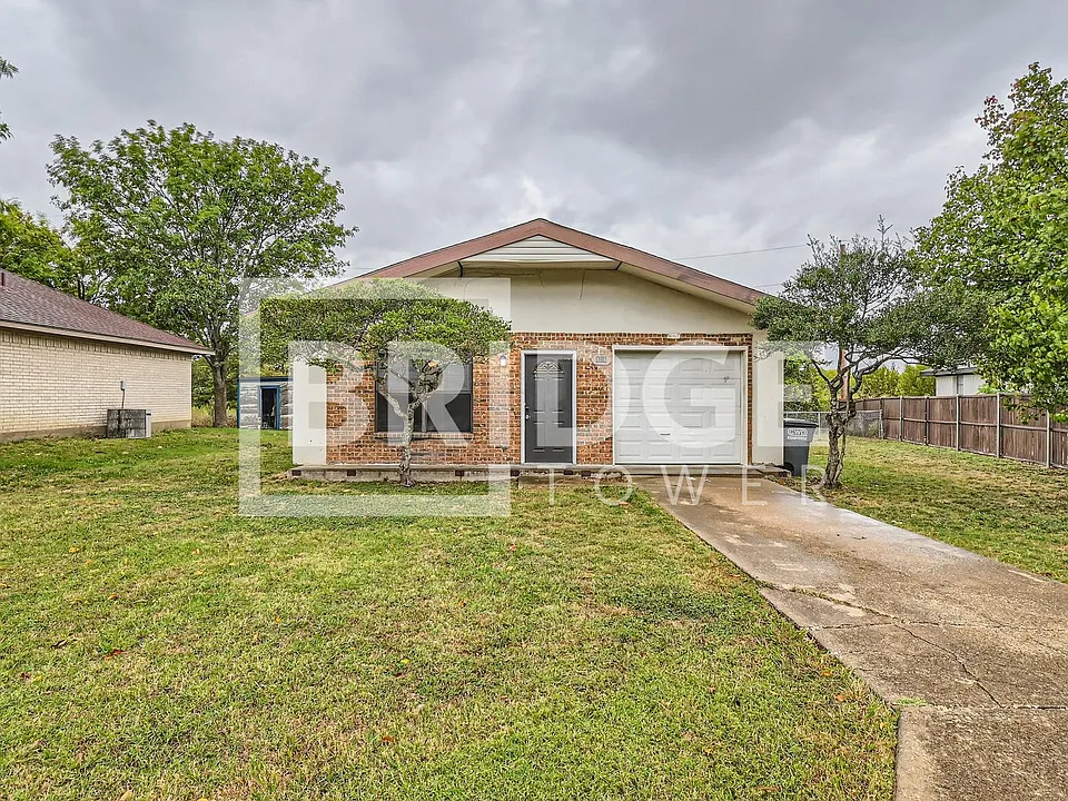 806 Prairie Creek Dr