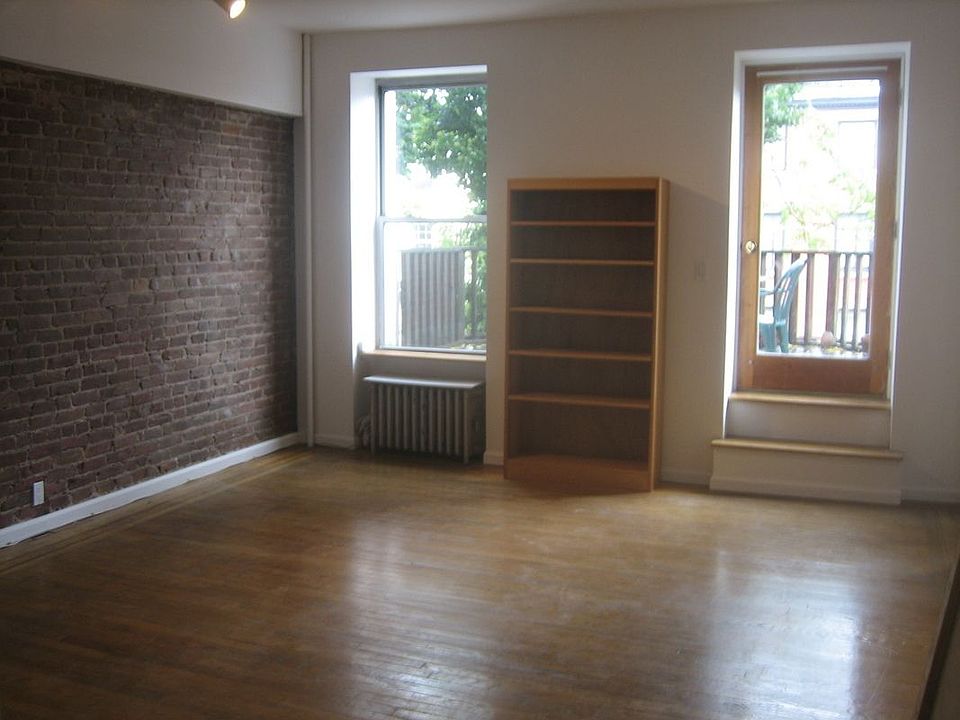 2nd image of 272 Henry St APT B2