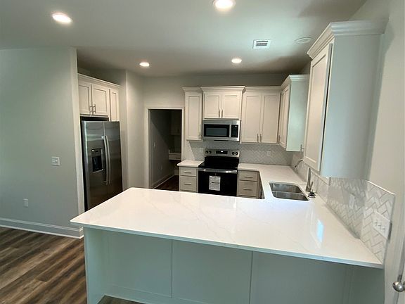 4th image of 311 Davidson St