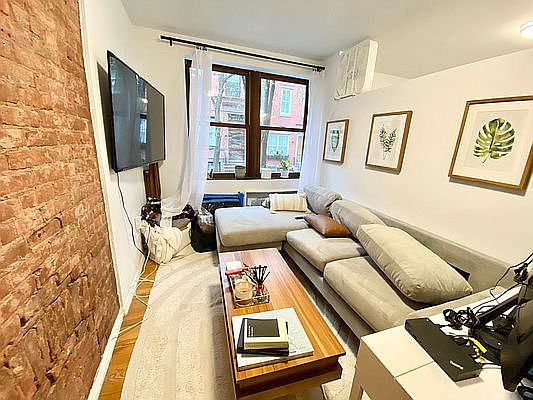 2nd image of 244 Waverly Pl APT 2A
