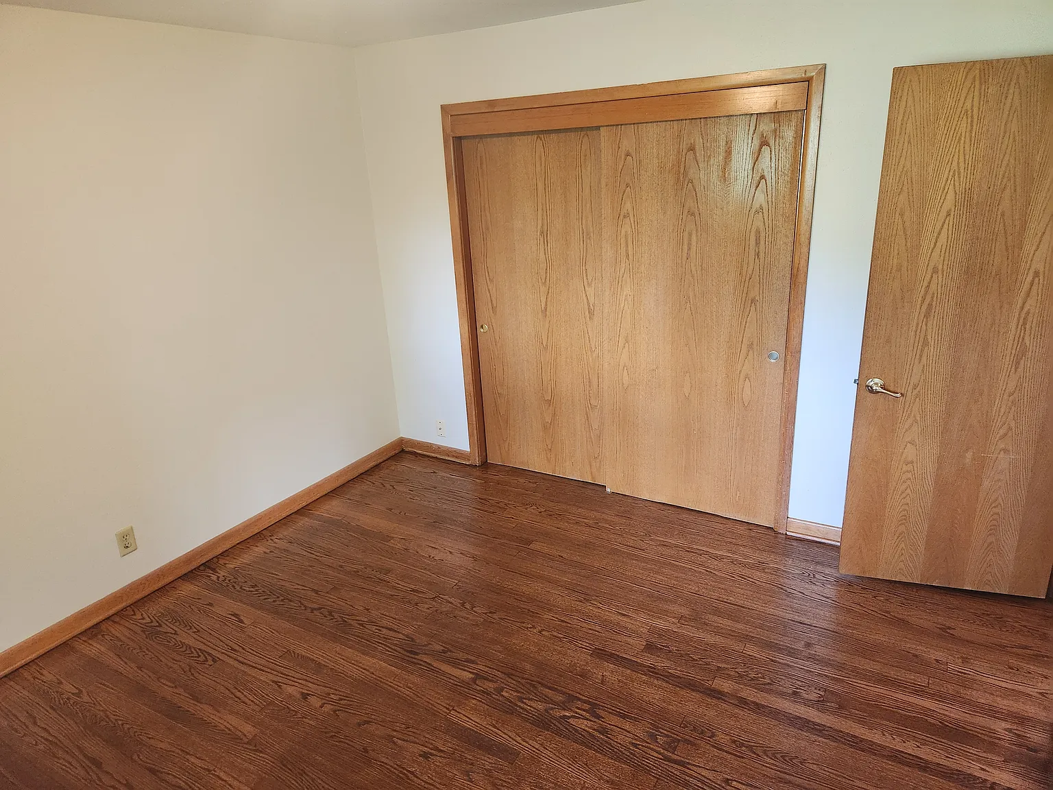 2 bed, 950 sqft, $1,050 — Photo 3