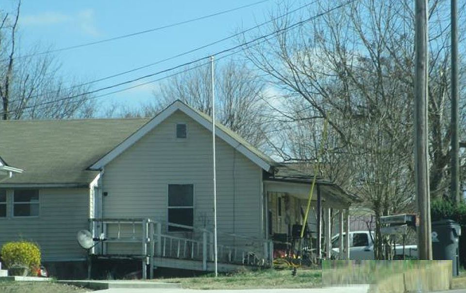 2nd image of 325 Church St