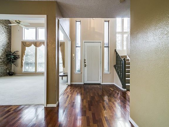 4th image of 3313 Bluffview Dr
