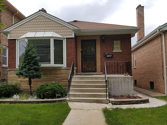2nd image of 1736 N Oak Park Ave