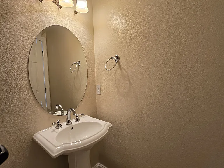 626 W La Canada Ave — Photo 16