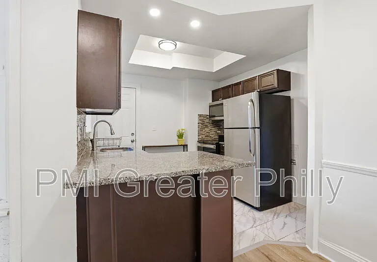 1916 S Salford St — Photo 10