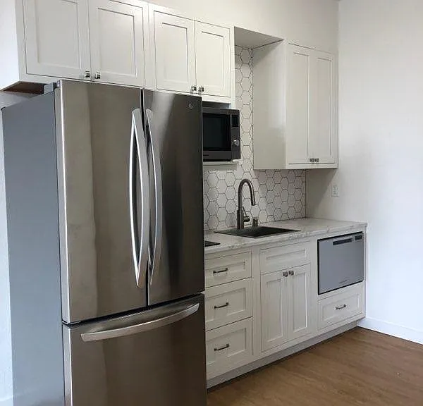 221 W Riverside Ave #10 — Photo 2