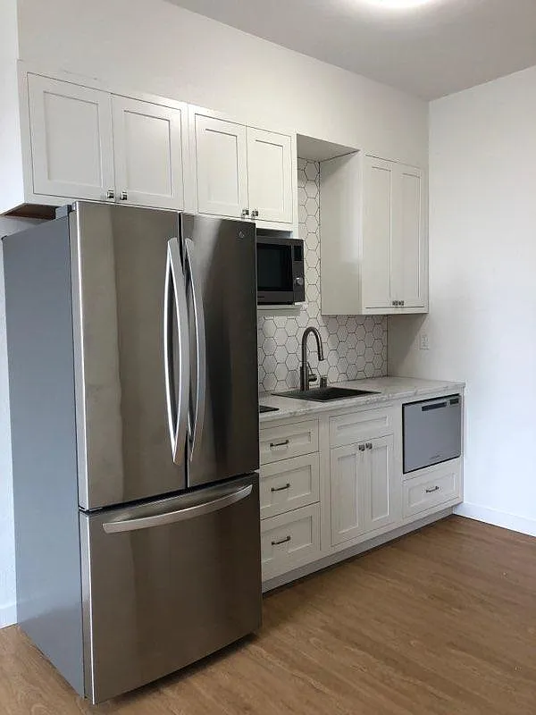 Building Photo - 221 W Riverside Ave #10