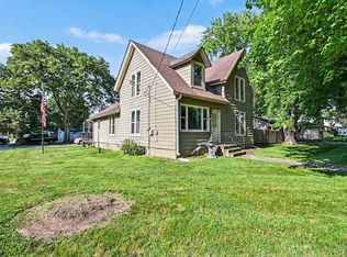 330 W Pleasant St, Sheridan, IL 60551