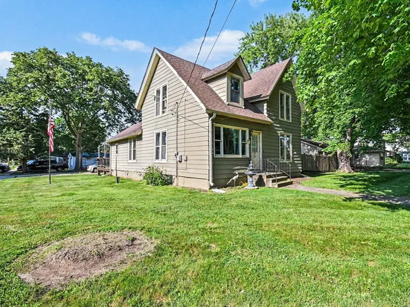 330 W Pleasant St, Sheridan, IL 60551