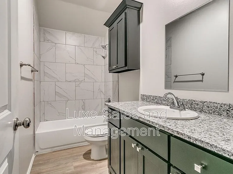 8012 NW 105th Ter — Photo 28