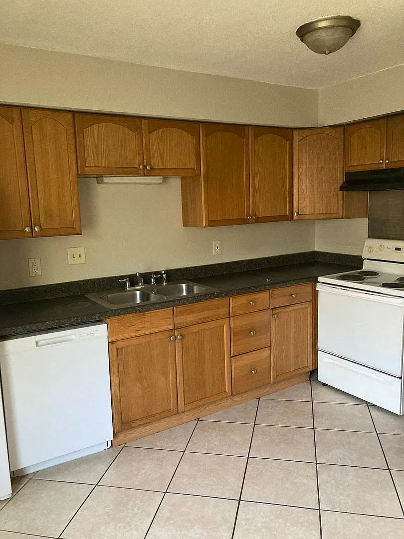 807 Hardy Avenue — Photo 3
