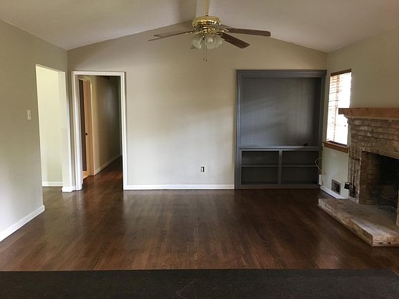 4th image of 1219 Spruce Dr