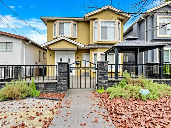 7332 1st St, Burnaby, BC V3N 3S8