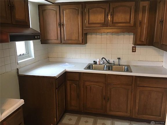 4th image of 1376 Philadelphia Dr