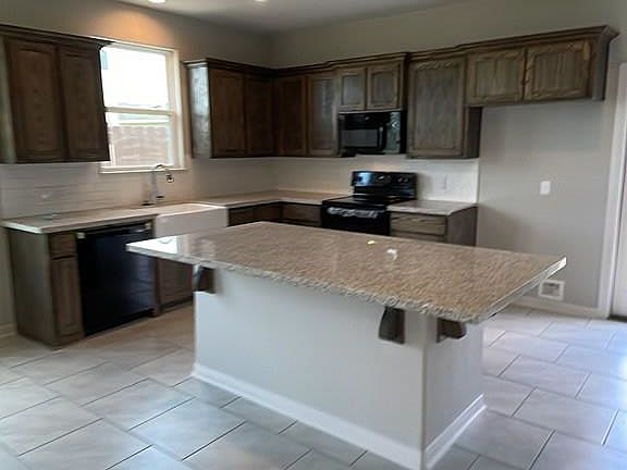 3rd image of 2369 Grove Ln
