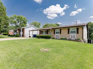 11938 Midvale Dr, Maryland Heights, MO 63043