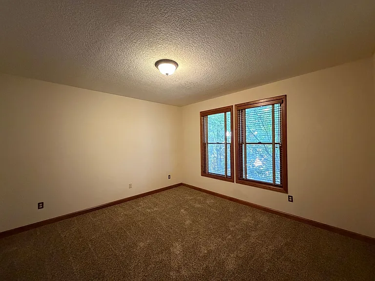 516 Sparrow Hawk Ct SE — Photo 10