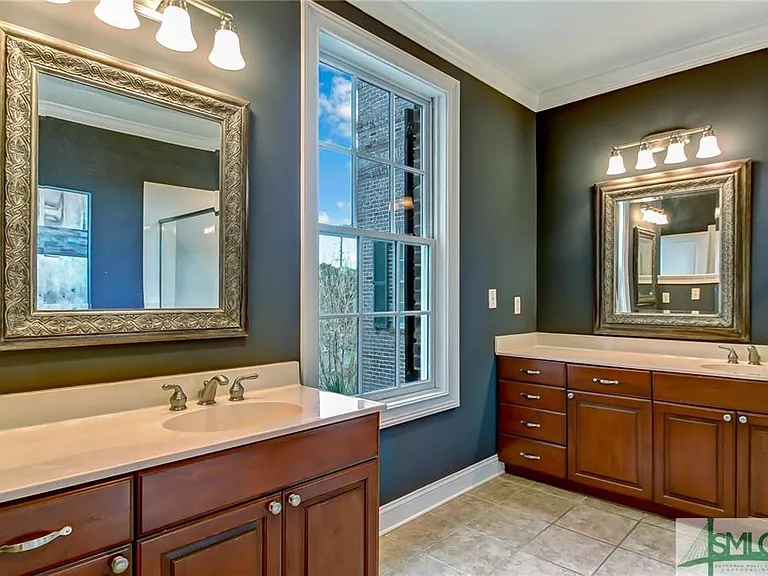 411 E Hull St — Photo 15