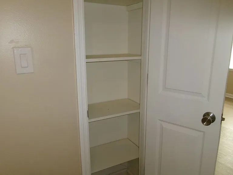 4346 Oak St #F — Photo 12