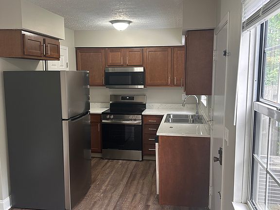 5th image of 3951 Bronson Ct #3951