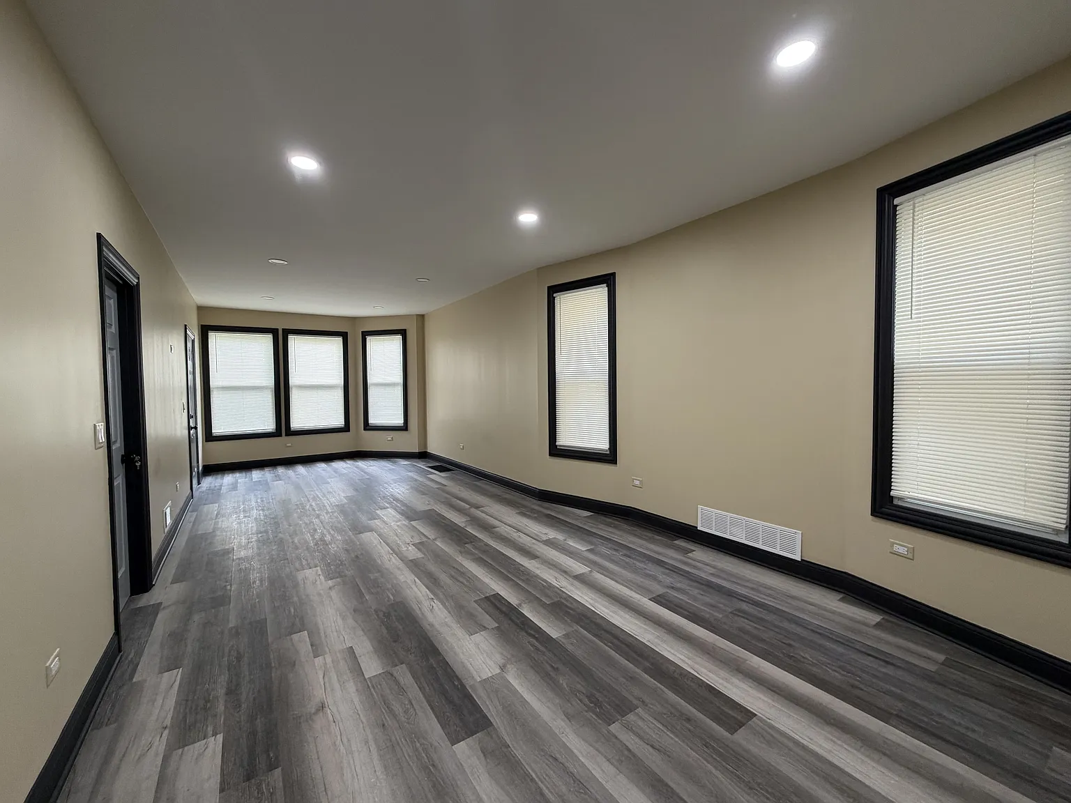 2 bed, 1000 sqft, $1,400 — Photo 2