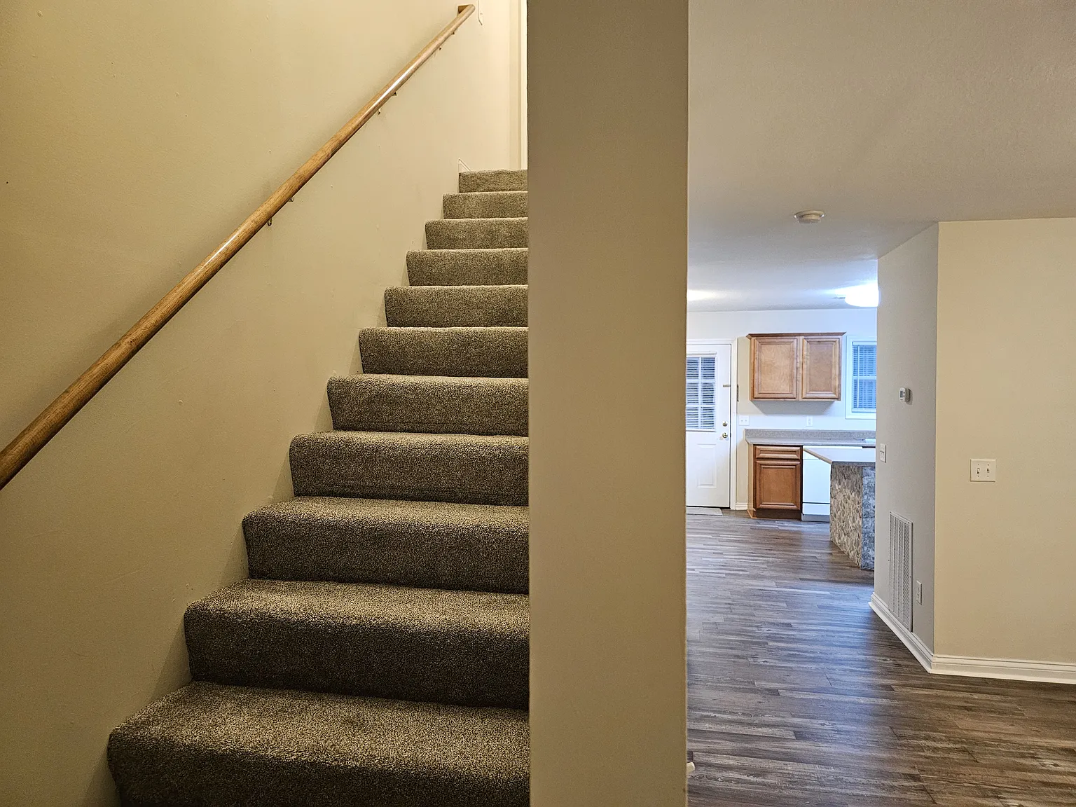 2 bed, 2.5 bath, 1104 sqft, $1,300 — Photo 4