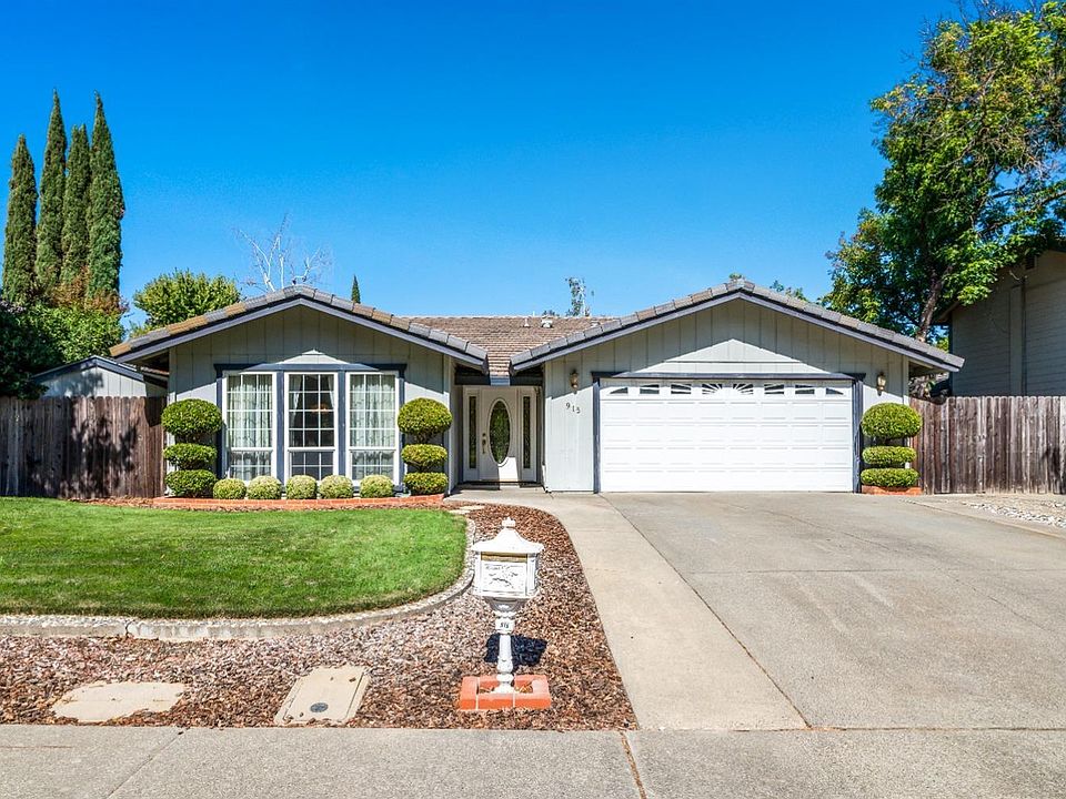1st image of 915 Parkgreen Dr