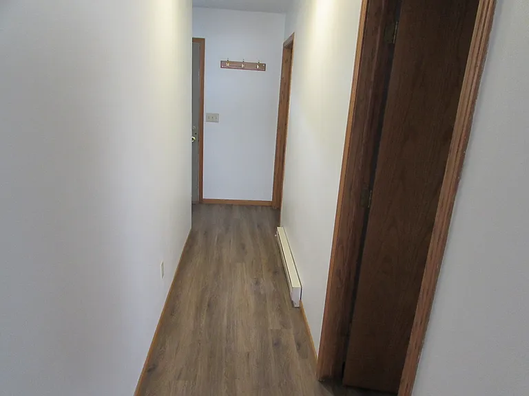 122-130 Maple Ct — Photo 2