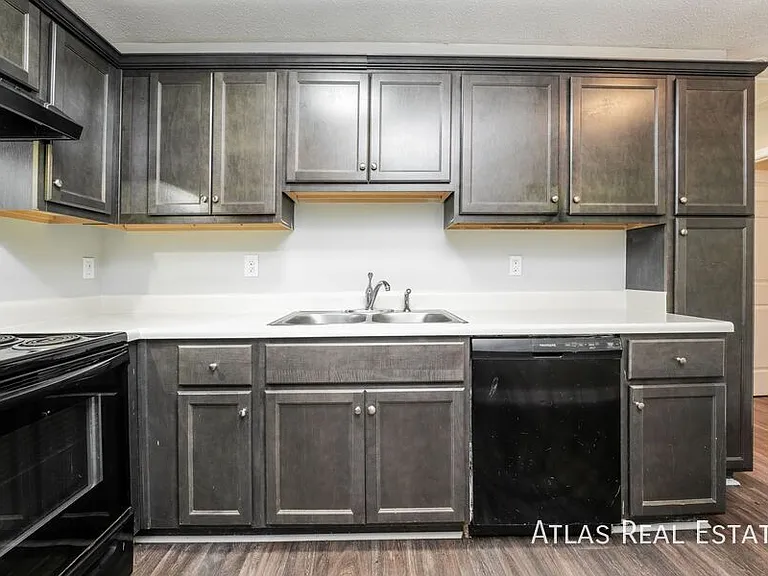 Lexington Heights — Photo 32