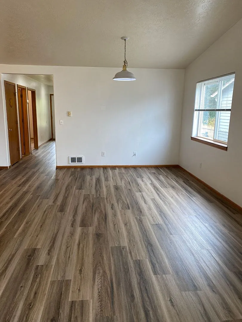 Spacious 3-bedroom/1 bath duplex in Albany! — Photo 3