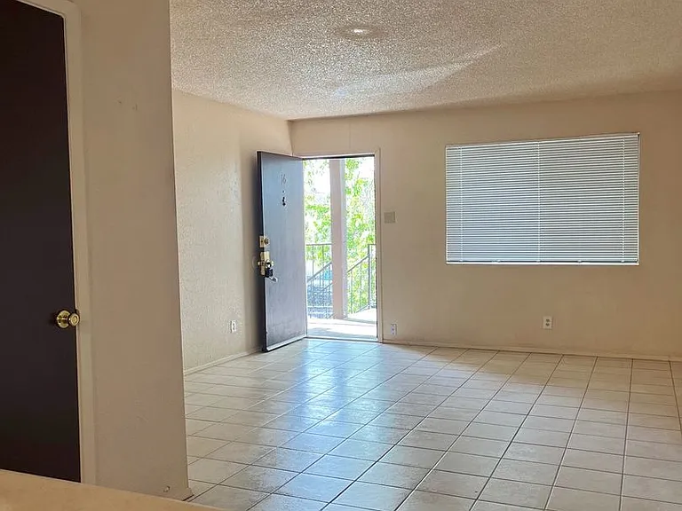 1008 Alvarado Dr SE — Photo 6