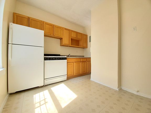 2nd image of 3820 Waldo Ave APT F4