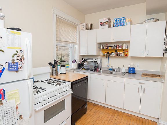 3rd image of 821 W Newport Ave APT 2R
