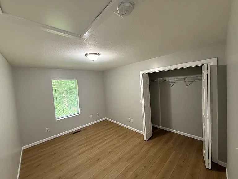 800 Lullwater Rd — Photo 13