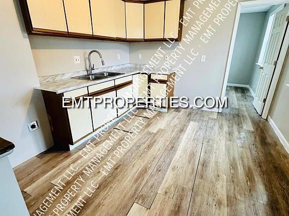 2nd image of 1450 Tait St