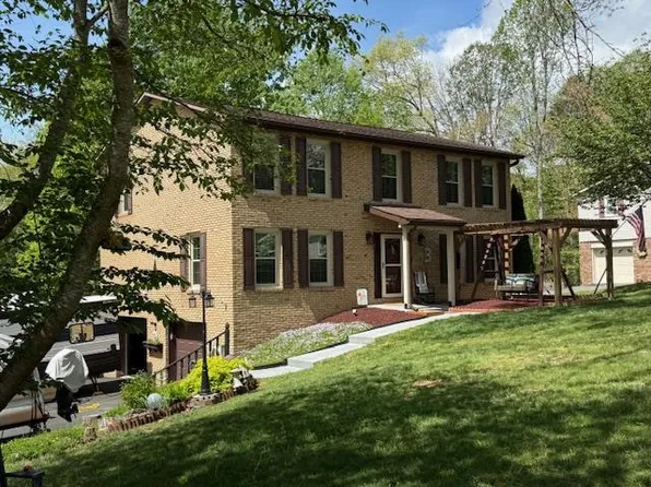 210 Redbud Dr, Beckley, WV 25801