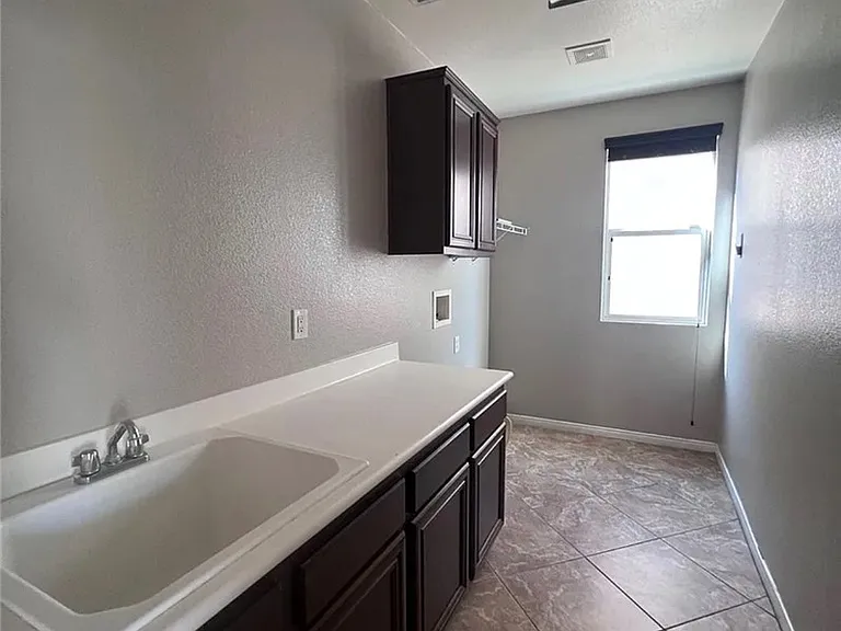 7771 Stonegate Dr — Photo 15