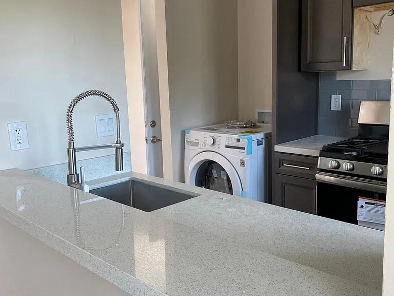 2813 Menlo Ave — Photo 8